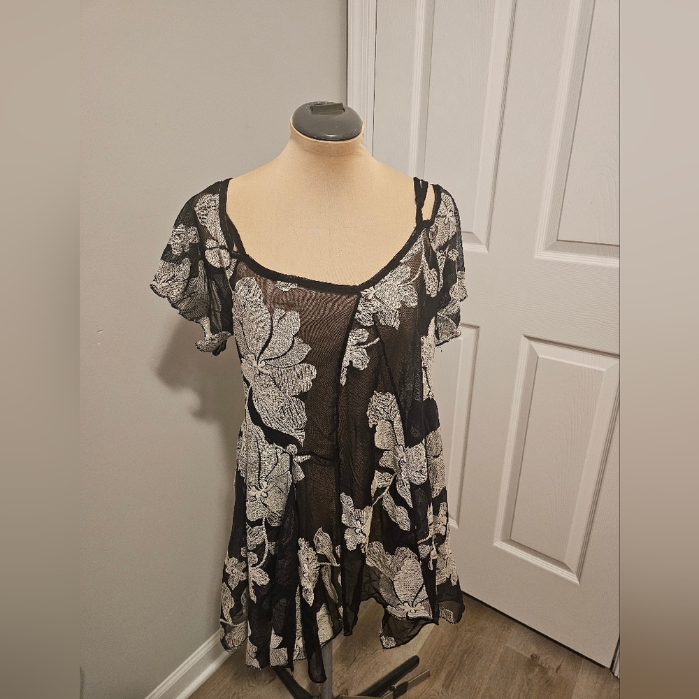 J Valdi Chic Black and White Floral Swim Coverup Sz Large